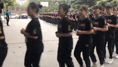 6064d42bb6664f5a86efc1c3e7b3a223.gif