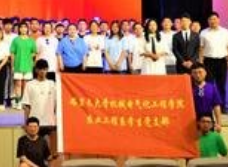 《喜迎建党一百零二周年》的作者杨广武是【大众原创诗词曲网刊】签约作家