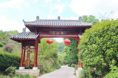 《雨中回龙寺》的作者樊志刚是【大众原创诗词曲网刊】签约作家
