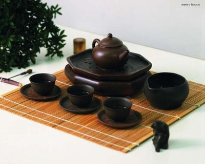 《沏茶的手势放缓了》的作者黄元元是【大众原创诗词曲网刊】签约作家