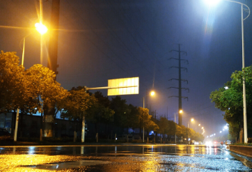 《雨夜感怀》的作者​杨斌是【大众原创诗词曲网刊】签约作家
