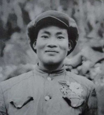 《抗美援朝英雄谱（一）》的作者郑占荣是【大众原创诗词曲网刊】签约作家