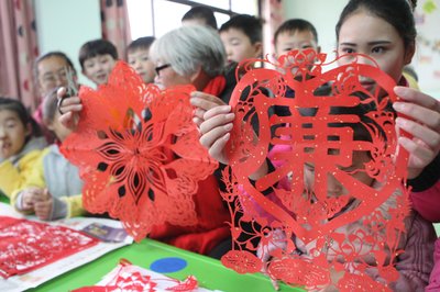 【热文头条】：“学剪纸”