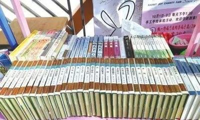 【热文头条】：《丢过的书》的作者百合花是【大众原创诗词曲网刊】签约作家