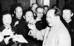 《纪念伟大毛主席诞辰129周年！》的作者胡圆林是【大众原创诗词曲网刊】签约作家