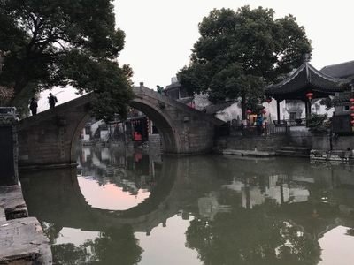 《在风雨中看风景》的作者梁兆堂是【大众原创诗词曲网刊】签约作家