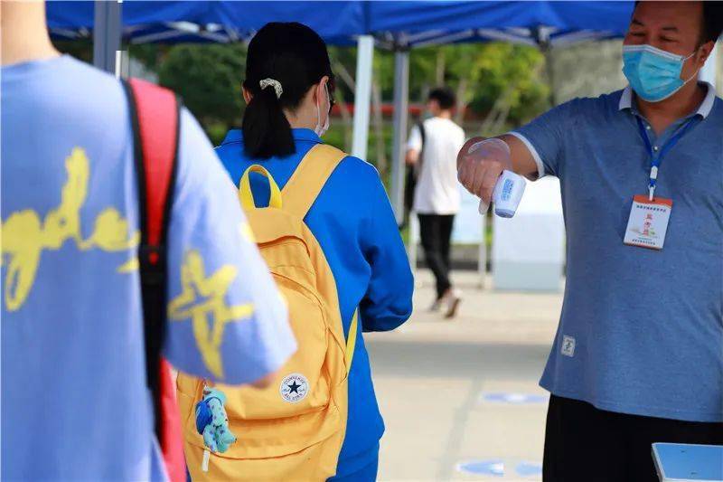 满满回忆 邯郸这位老师连续18年拍高考