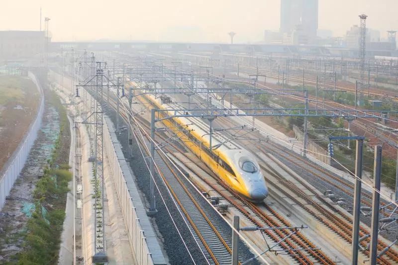 1007 围观 开通倒计时 今早,一列特别的高铁从商丘车站发出