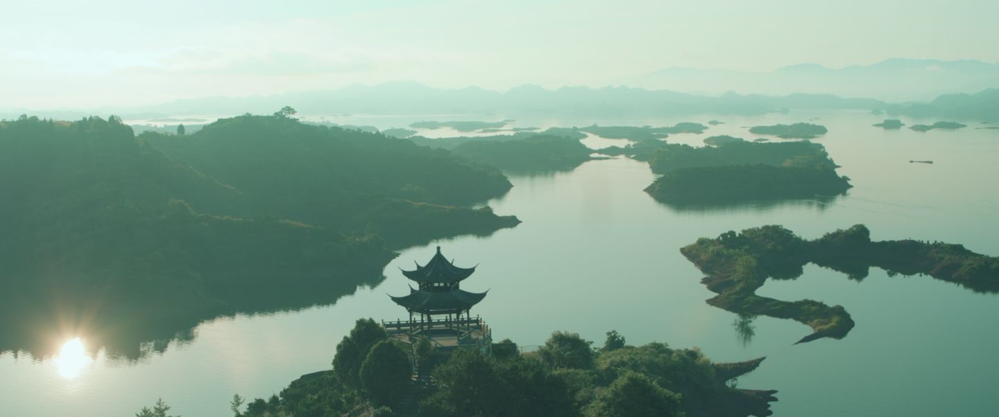 看哭了 异乡漂泊的人看 我和我的家乡 ,感动多于欢乐