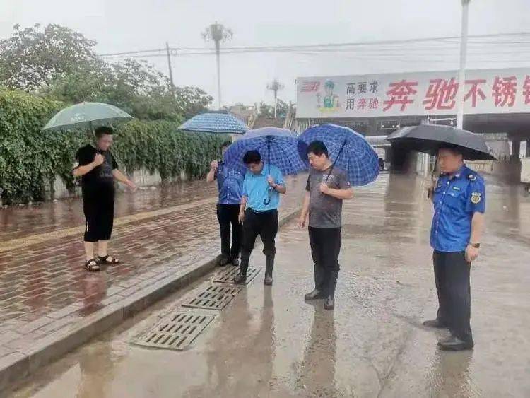 暴雨中的坚守 永年综合行政执法局快疏通 防积涝 化险情