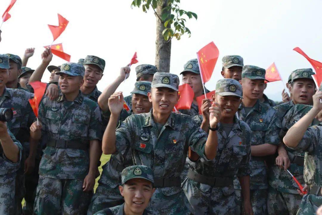 战友,还记得睡在上铺的兄弟吗