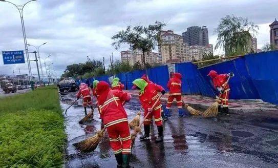 环卫工人节征文 3 秋雨无情环卫人有情