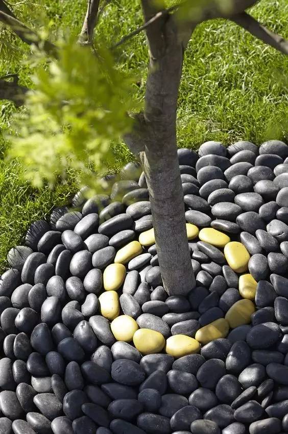 喜欢在院子里铺石子的朋友可以看一看了,因为