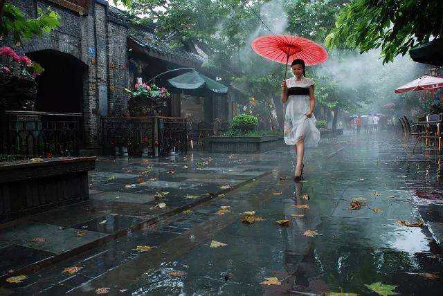 今日雨水 随风潜入夜,润物细无声