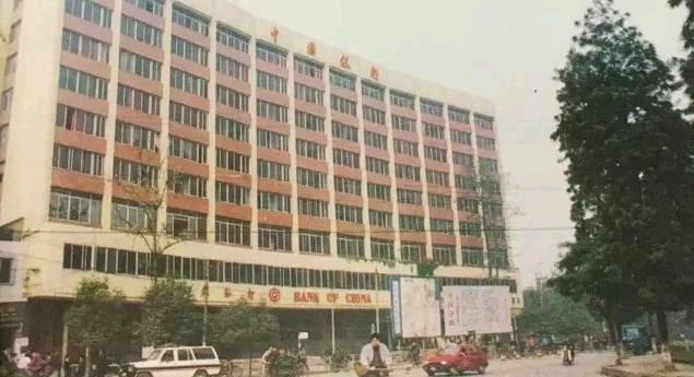 八九十年代的川北最大城市南充,你能认出都是哪里吗 