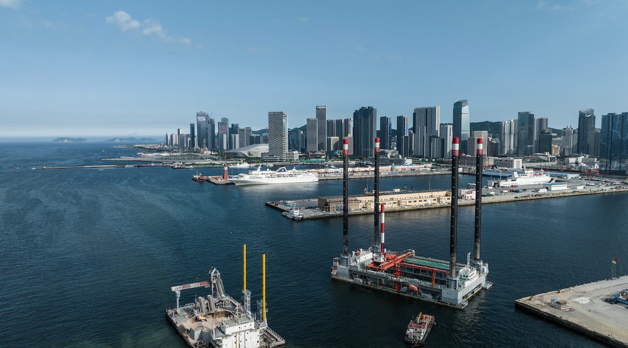 聚焦大连湾海底隧道 连续10天昼夜作业,只为给它铺个床