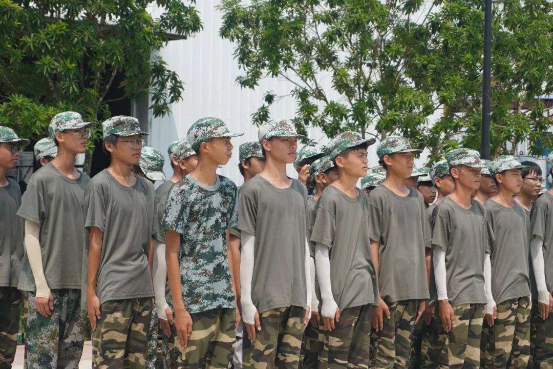 理想教育集团 新生军训 展望未来