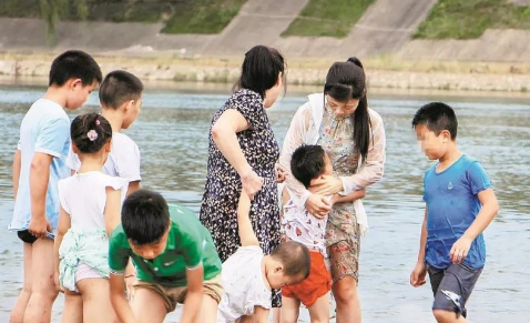 【新歌推荐】《桥西男孩儿》词／齐剑英