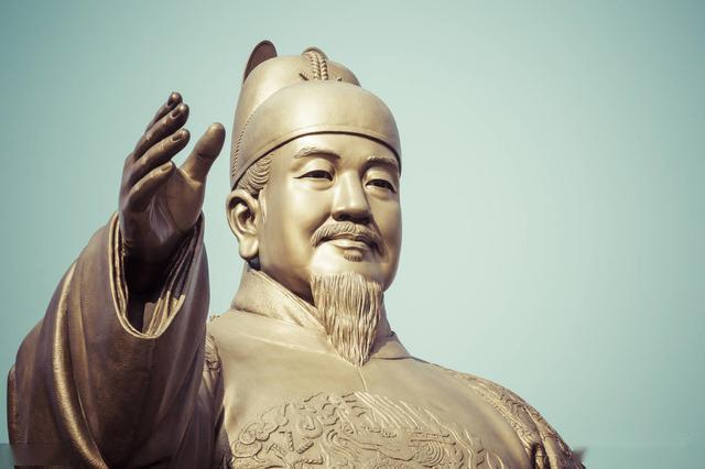 皇帝为羞辱宰相,将50岁乳母嫁给他,成亲当晚他却兴奋不已谢皇上