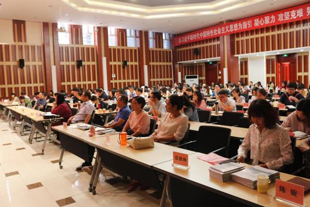 学校举办新学期辅导员集中培训会议