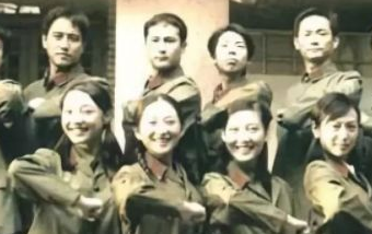 【新歌推荐】《一件绿军衣》词：杜安虎